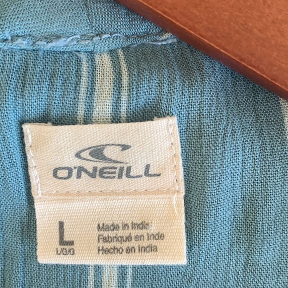 O’Neil shirt. Sleeveless, loose fitting wrap style front. - Picture 3 of 4